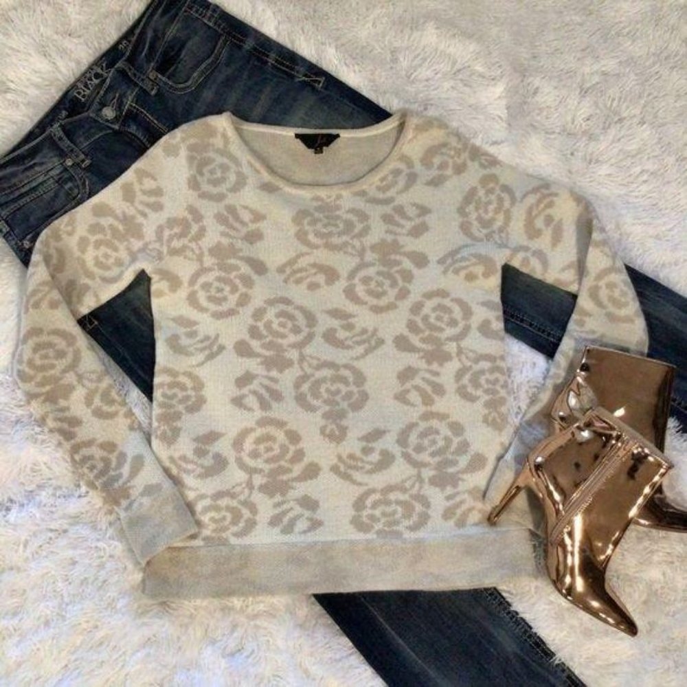 Jack Sweater Beige & Cream with Rose Pattern